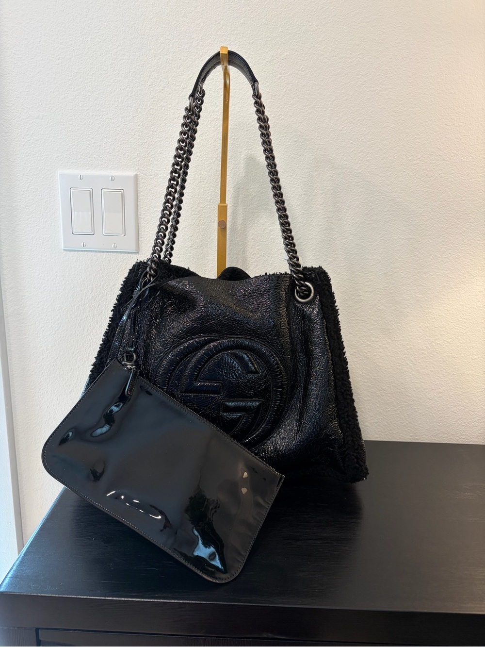 Gucci Patent Shearling Medium Soho Chain Shoulder Bag in black includes pouch